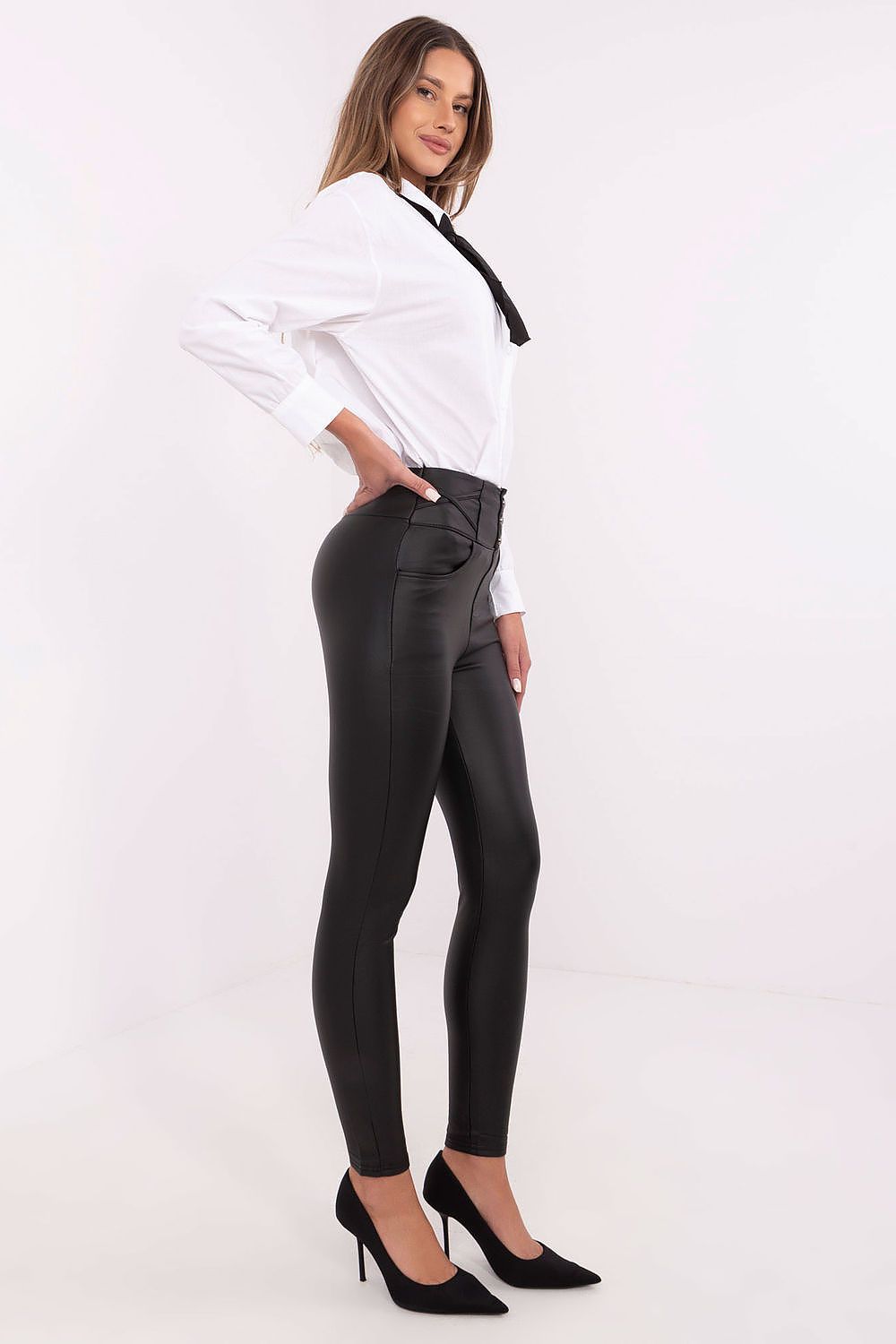  Women trousers model 211187 NM 