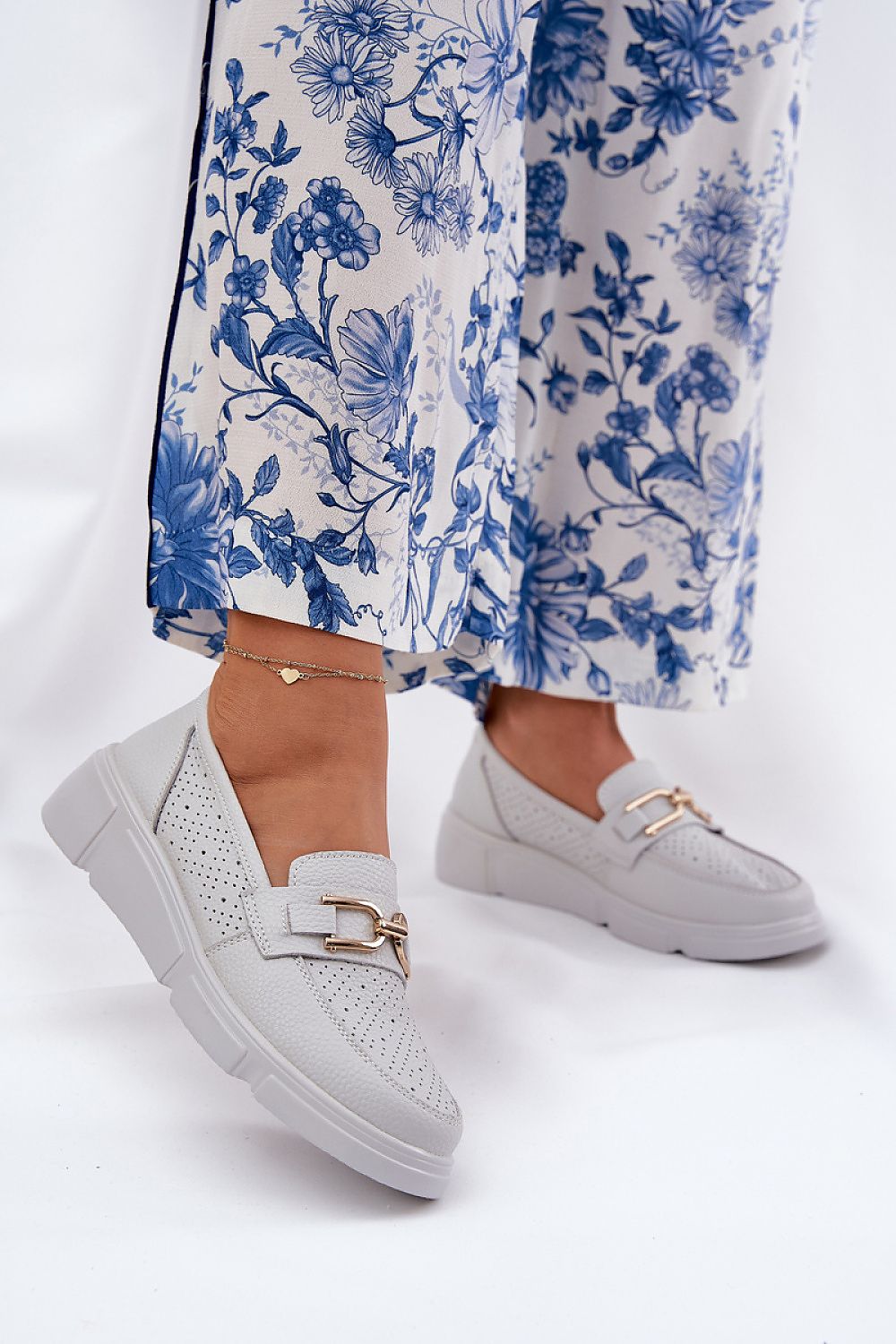Mocassin til dame - Step in Style til dame fra MS StyleHaven, laget av Bomull, med detaljer i leather, farge Hvit, størrelse 36, med short ermer, hælhøyde low; flat, skostørrelse 36; 37; 38; 39; 40, perfekt til casual
