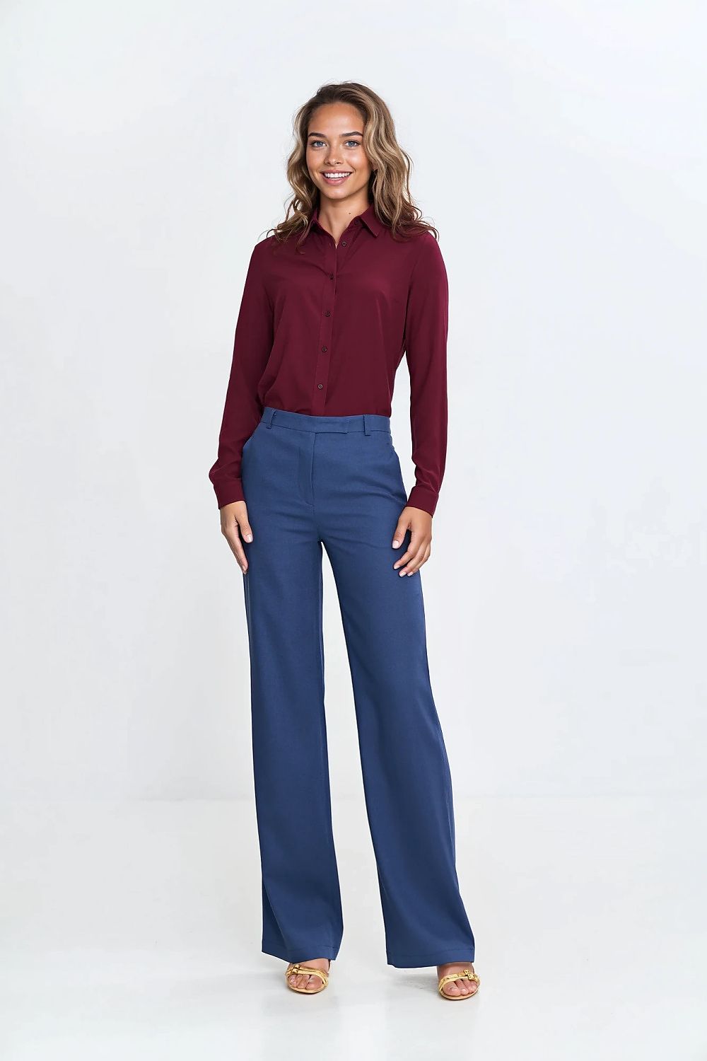 Oppdag vårt utvalg av stilfulle Rød Langermet skjorte Nife til dame i ulike størrelser og kvalitetsmaterialer – perfekte til jobb, fritid og alle dager. Rask levering og gode priser hos MS Stylehaven. se mer!