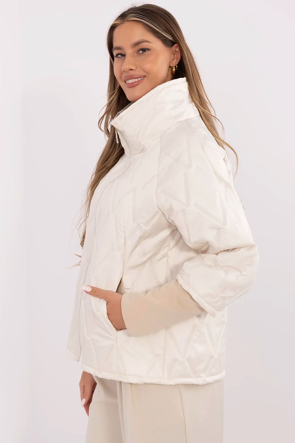 Oppdag vårt utvalg av stilfulle  Jakke Italia Moda til dame i ulike størrelser og kvalitetsmaterialer – perfekte til jobb, fritid og alle dager. Rask levering og gode priser hos MS Stylehaven. se mer!