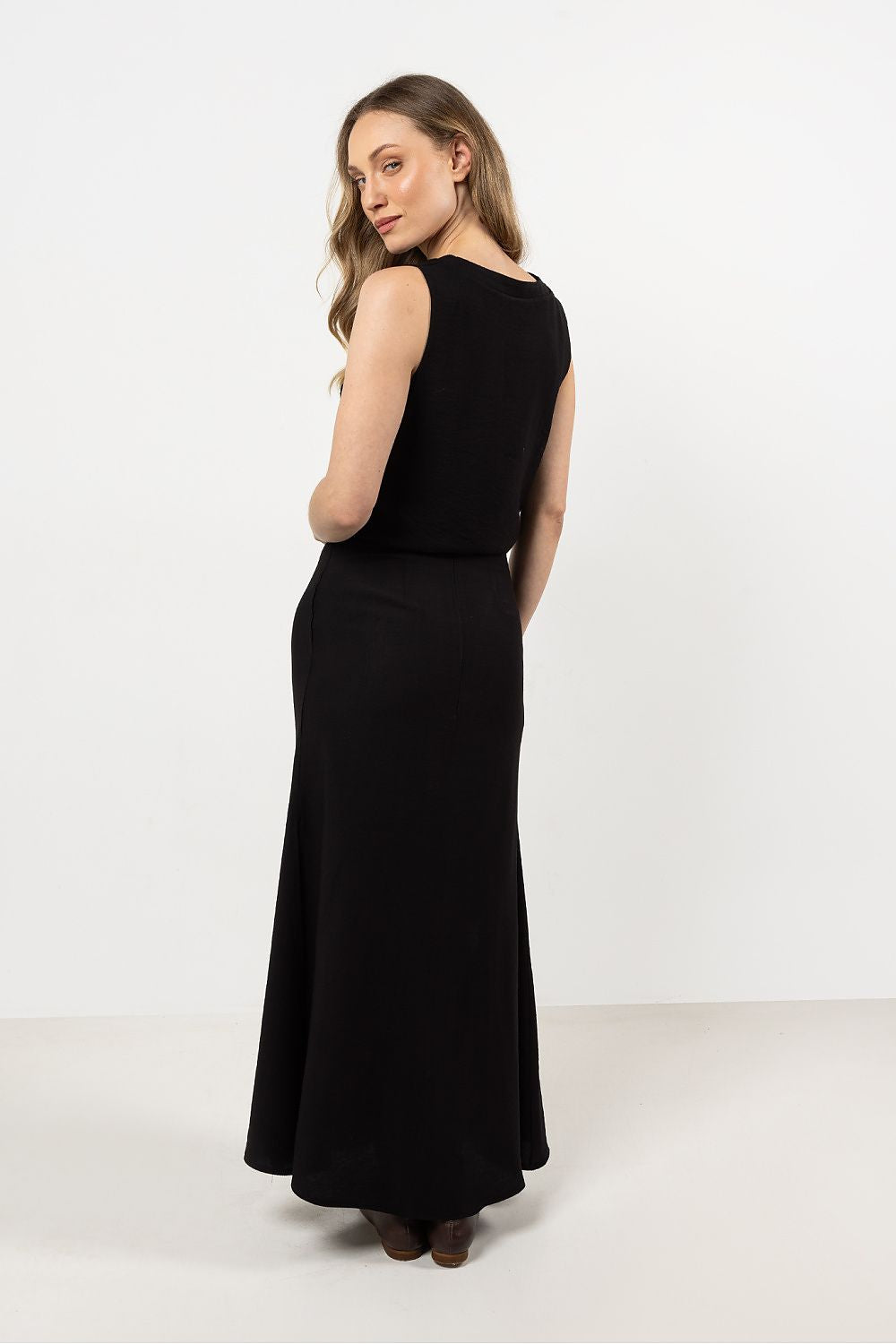 Langt skjørt awama til dame fra MS StyleHaven, laget av Bomull, farge Svart, størrelse s, med short ermer, perfekt til casual; dress
