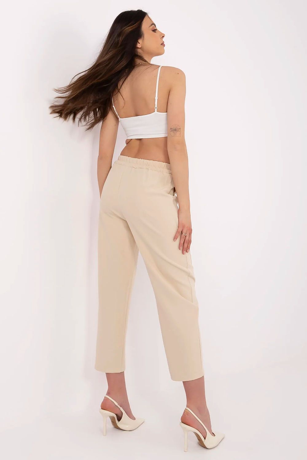 Elegante sigarettbukser for kvinner til dame fra MS StyleHaven, laget av polyester, farge beige, størrelse M, med short ermer, perfekt til casual; dress