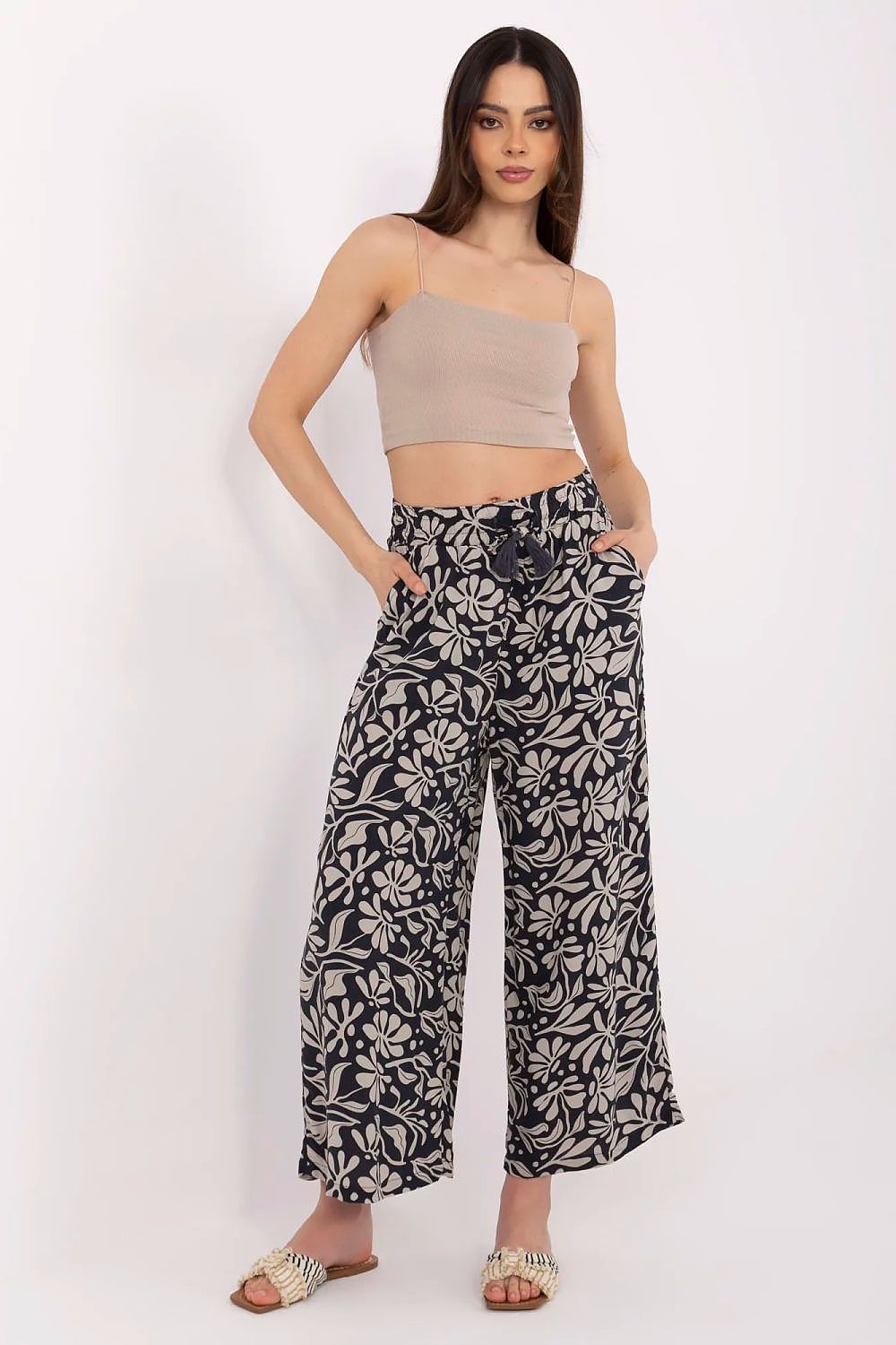 Lette og komfortable damebukser med trykt viskose til dame fra MS StyleHaven, laget av Viskose, farge Svart, størrelse XL, med short ermer, perfekt til casual; dress
