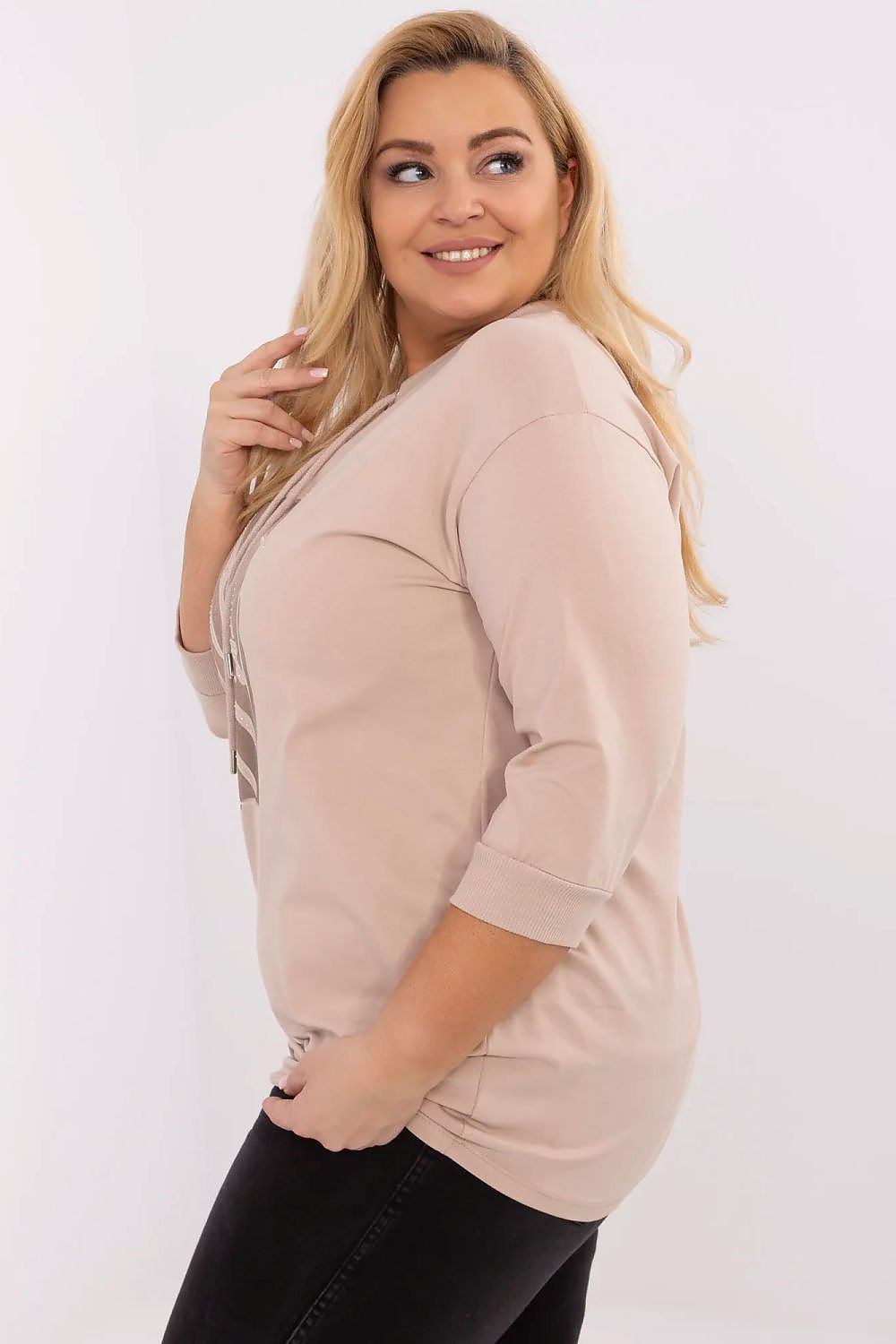 Oppdag vårt utvalg av stilfulle Beige 2 Plus size bluse - Relevance til dame i ulike størrelser og kvalitetsmaterialer - perfekte til jobb, fritid og alle dager. Rask levering og gode priser hos MS Stylehaven. se mer!