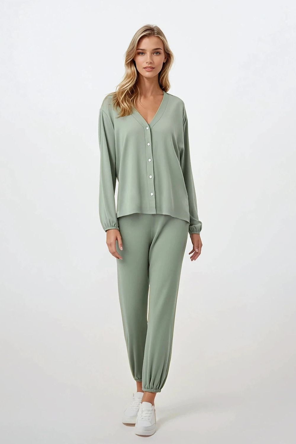 Pyjamas Momenti Per Me til dame fra MS StyleHaven, laget av Viskose, farge Grønn, størrelse s, med 45720 ermer, perfekt til casual; dress
