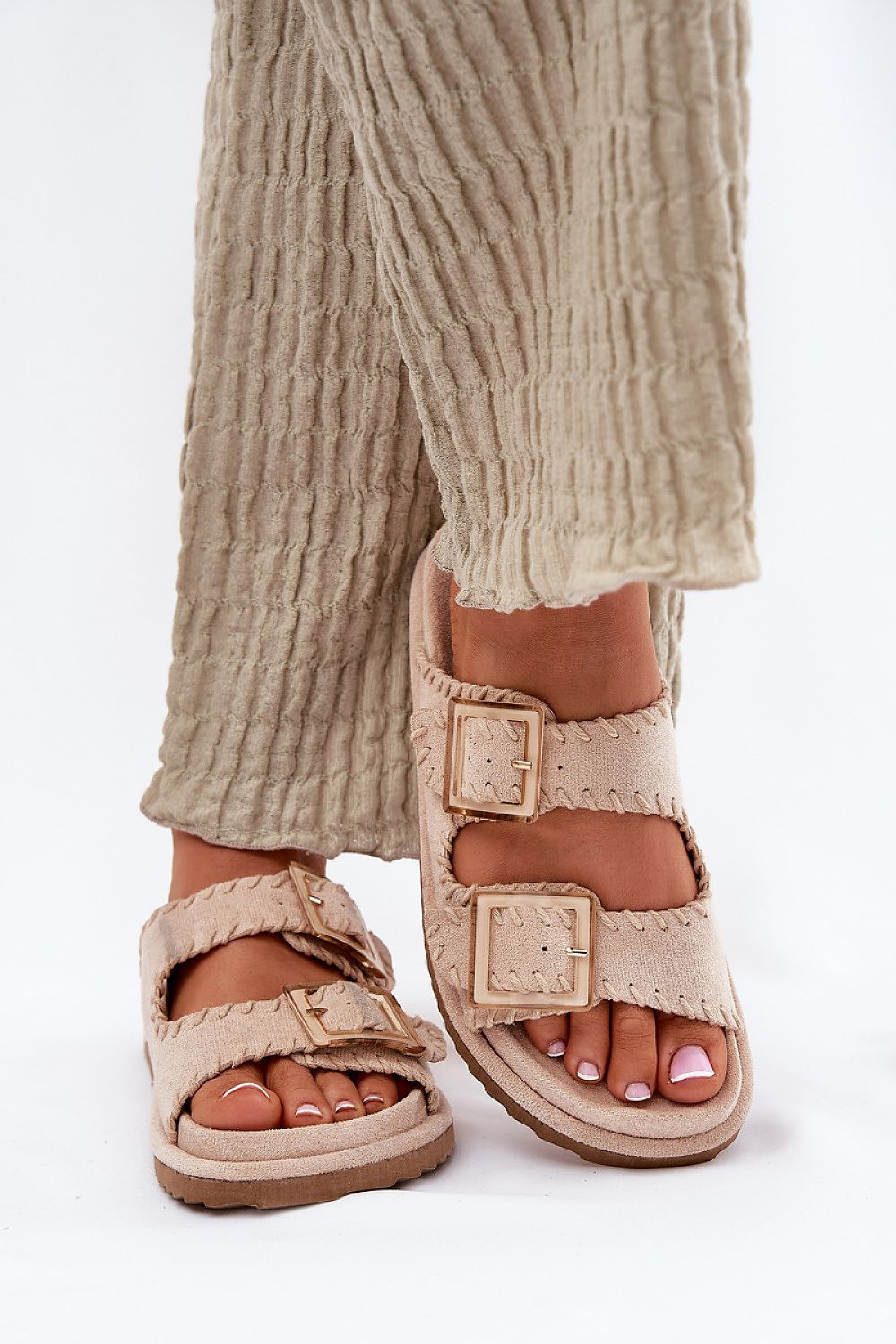 Flip-flops Step in Style til dame fra MS StyleHaven, laget av Bomull, med detaljer i suede; leather, farge beige, størrelse 36, med short ermer, hælhøyde high, skostørrelse 36; 37; 38; 39; 40; 41, perfekt til dress; casual