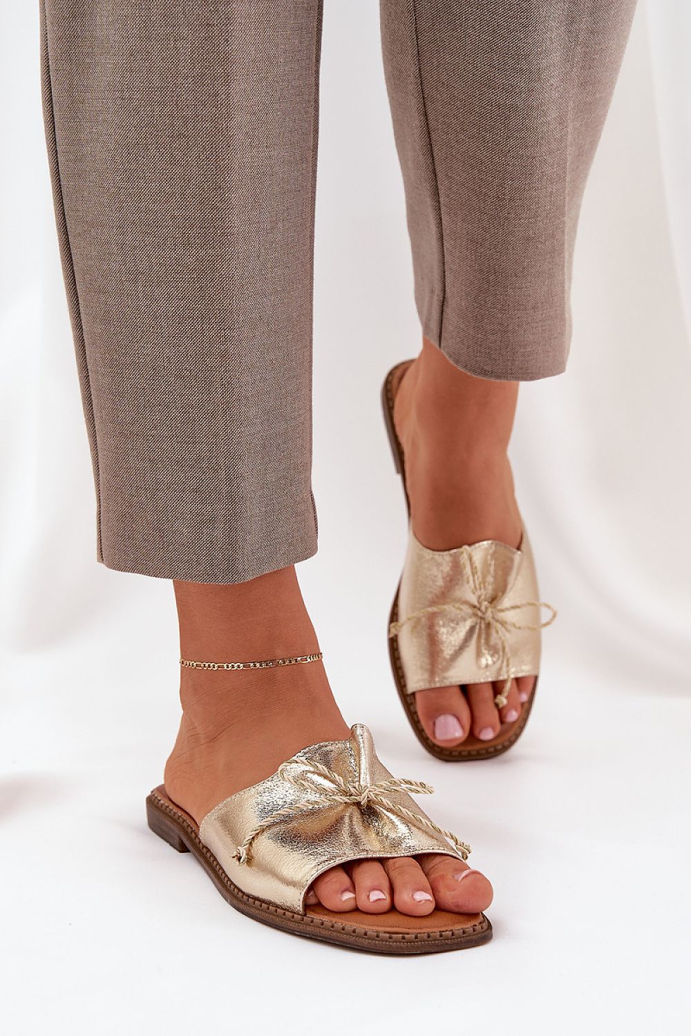 Flip-flops Step in Style til dame fra MS StyleHaven, laget av Bomull, med detaljer i synthetic, farge Gul, størrelse 36, med short ermer, hælhøyde low, skostørrelse 36; 37; 38; 39; 40; 41, perfekt til casual
