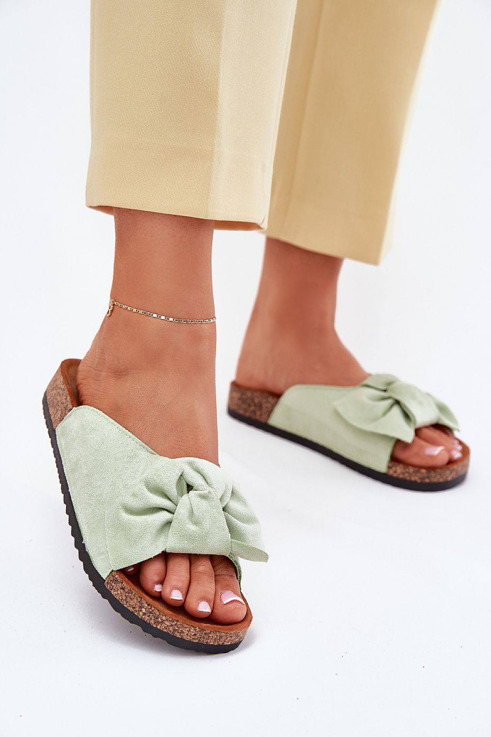 Flip-flops Step in Style til dame fra MS StyleHaven, laget av Bomull, med detaljer i faux-leather, farge Grønn, størrelse 36, med short ermer, hælhøyde flat, skostørrelse 36; 37; 38; 39; 40; 41, perfekt til casual