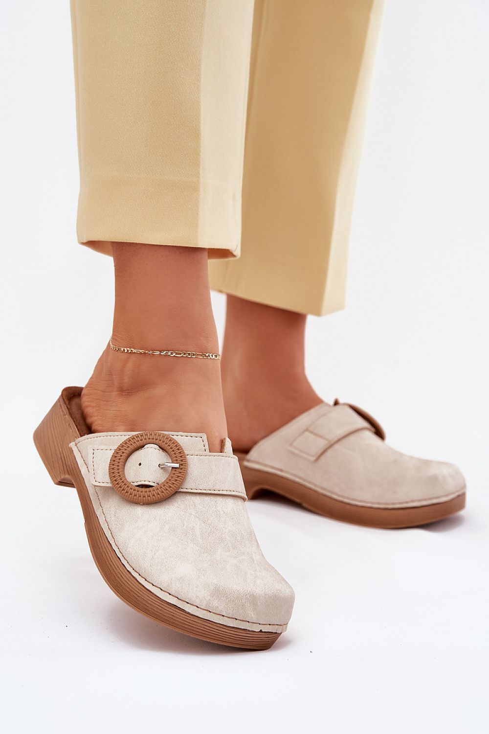 Flip-flops Step in Style til dame fra MS StyleHaven, laget av Bomull, med detaljer i synthetic; leather, farge beige, størrelse 36, med short ermer, hælhøyde low; flat, skostørrelse 36; 37; 38; 39; 40; 41, perfekt til casual
