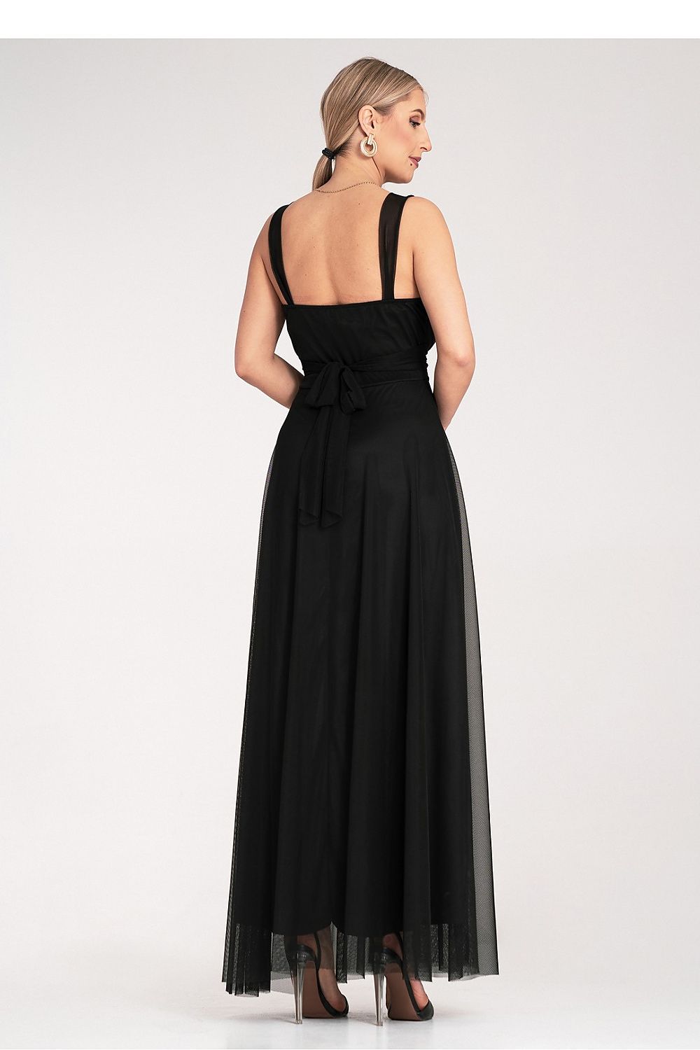 Aftenkjole Figl til dame fra MS StyleHaven, laget av polyester, farge Svart, størrelse S/M, med sleeveless ermer, perfekt til dress