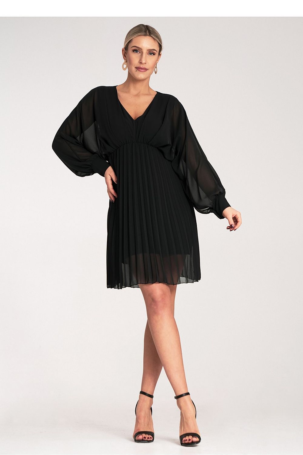 Cocktailkjole Figl til dame fra MS StyleHaven, laget av polyester; Viskose, farge Svart, størrelse S/M, med long ermer, mini lengde, kjolestil caftan, perfekt til dress