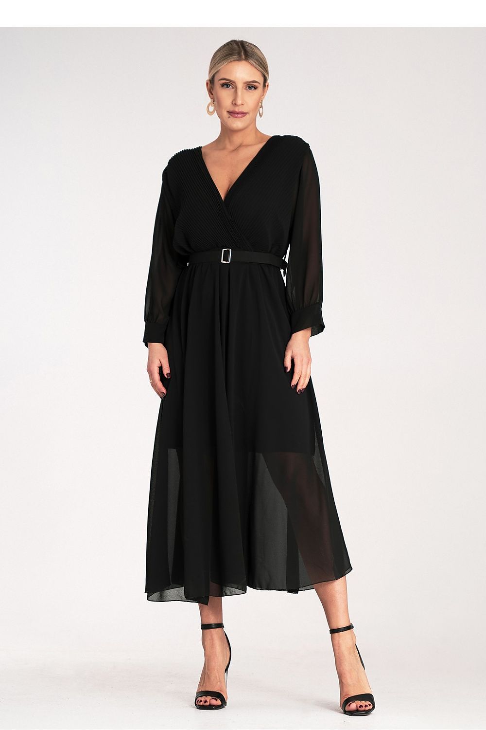 Cocktailkjole Figl til dame fra MS StyleHaven, laget av polyester, farge Svart, størrelse S/M, med long ermer, maxi lengde, kjolestil empire-waist, perfekt til dress