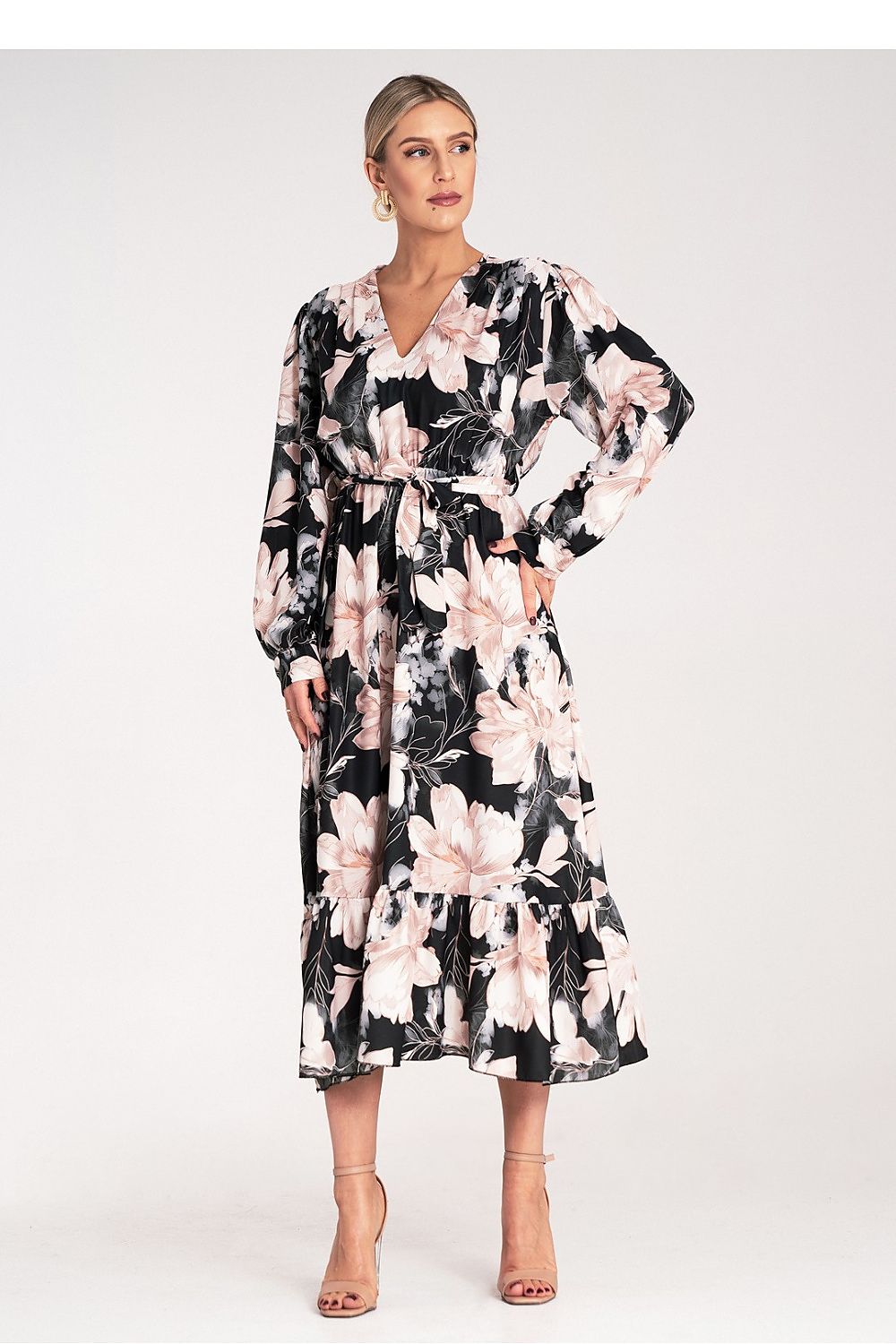 Dagkjole Figl til dame fra MS StyleHaven, laget av polyester, farge Svart, størrelse S/M, med long ermer, maxi lengde, kjolestil a-line, perfekt til dress