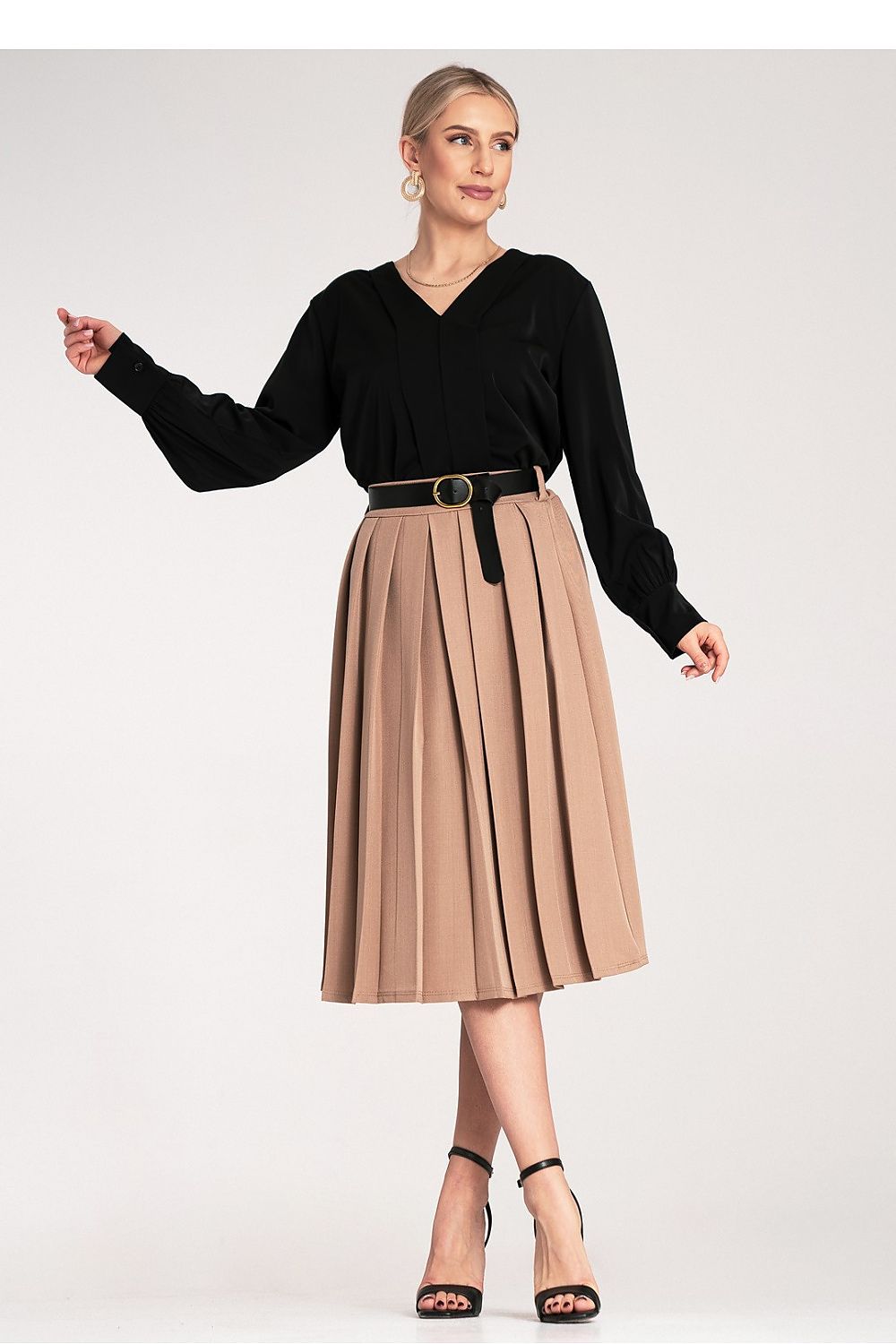 Skjørt Figl til dame fra MS StyleHaven, laget av polyester, farge beige, størrelse S/M, med long ermer, midi lengde, perfekt til dress
