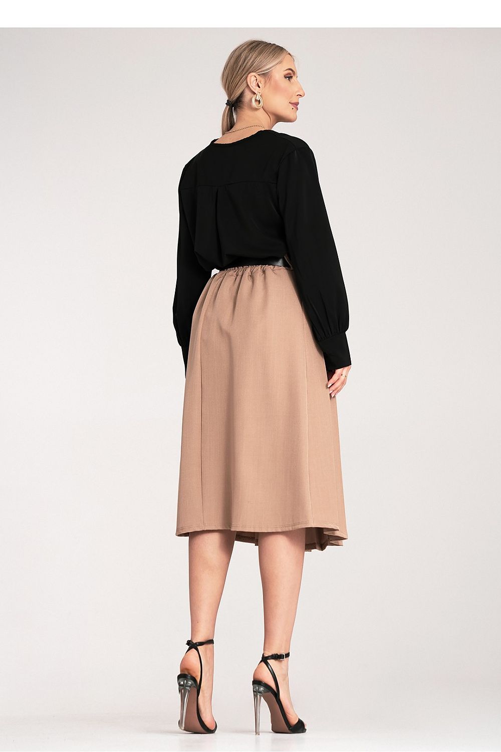 Skjørt Figl til dame fra MS StyleHaven, laget av polyester, farge beige, størrelse S/M, med long ermer, perfekt til dress