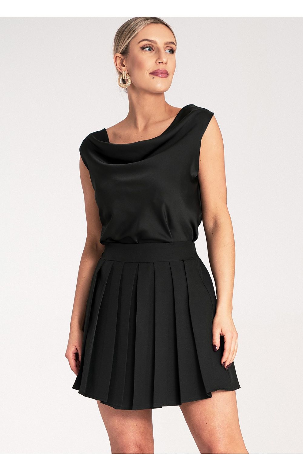 Kort skjørt Figl til dame fra MS StyleHaven, laget av polyester, farge Svart, størrelse S/M, med 3-4; long ermer, perfekt til dress