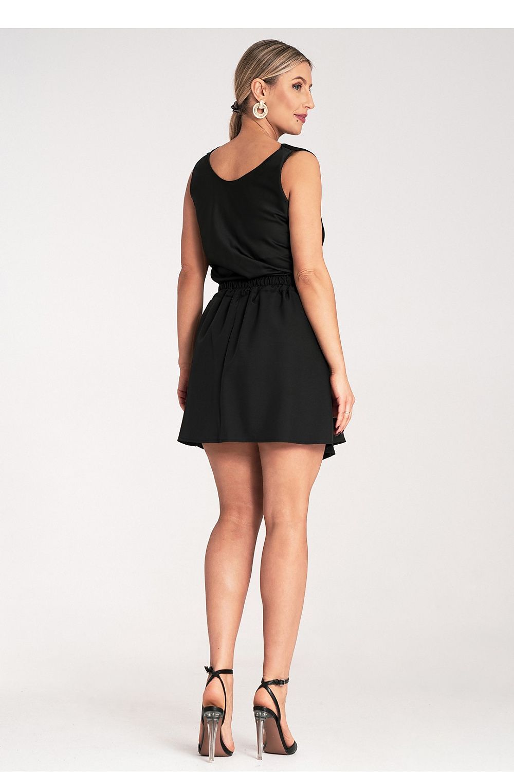 Kort skjørt Figl til dame fra MS StyleHaven, laget av polyester, farge Svart, størrelse S/M, med 3-4; long ermer, perfekt til dress