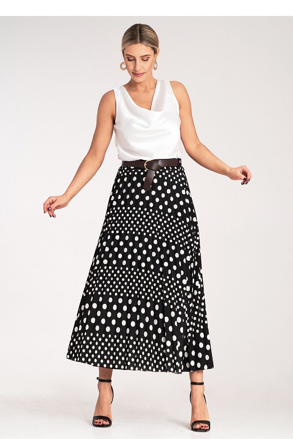 Skjørt Figl til dame fra MS StyleHaven, laget av polyester, farge Svart, størrelse S/M, med 3-4; long ermer, midi lengde, perfekt til dress
