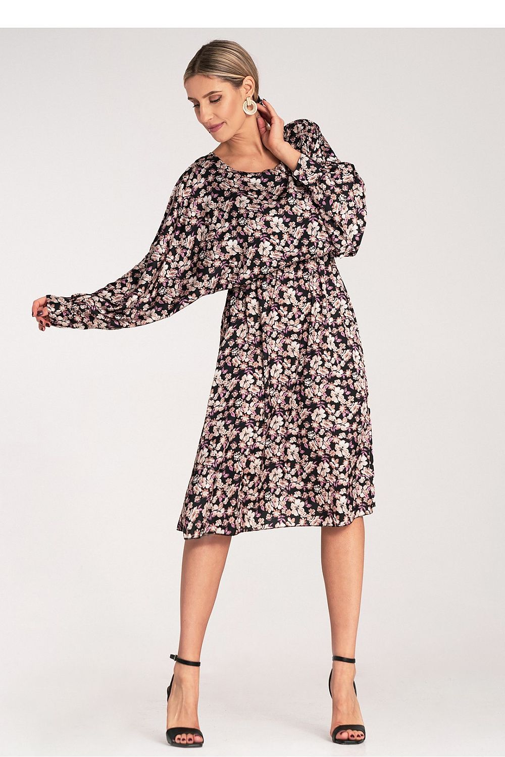 Dagkjole Figl til dame fra MS StyleHaven, laget av Sateng; polyester, farge Svart, størrelse S/M, med long ermer, perfekt til dress