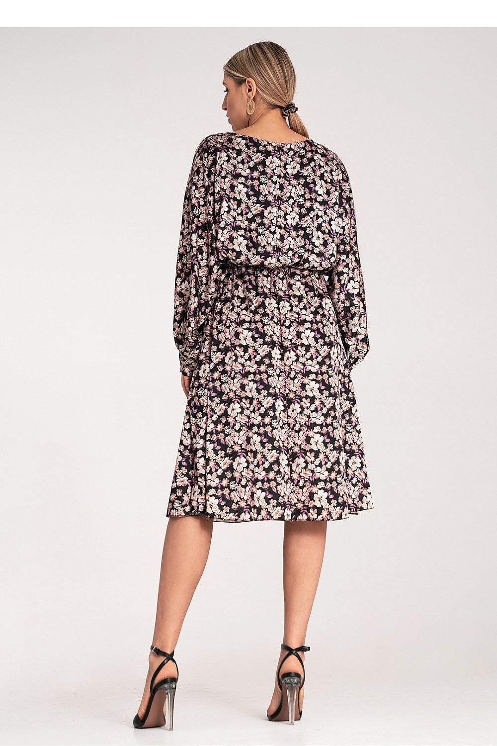 Dagkjole Figl til dame fra MS StyleHaven, laget av Sateng; polyester, farge Svart, størrelse S/M, med long ermer, perfekt til dress