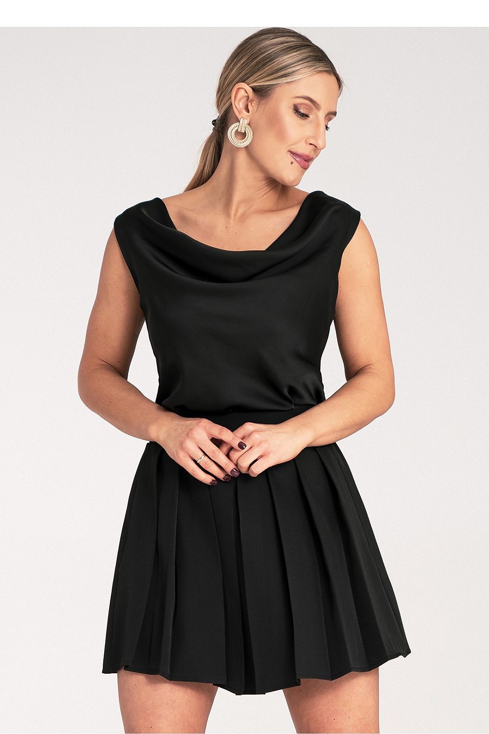 Bluse Figl til dame fra MS StyleHaven, laget av polyester, farge Svart, størrelse S/M, med sleeveless ermer, perfekt til dress