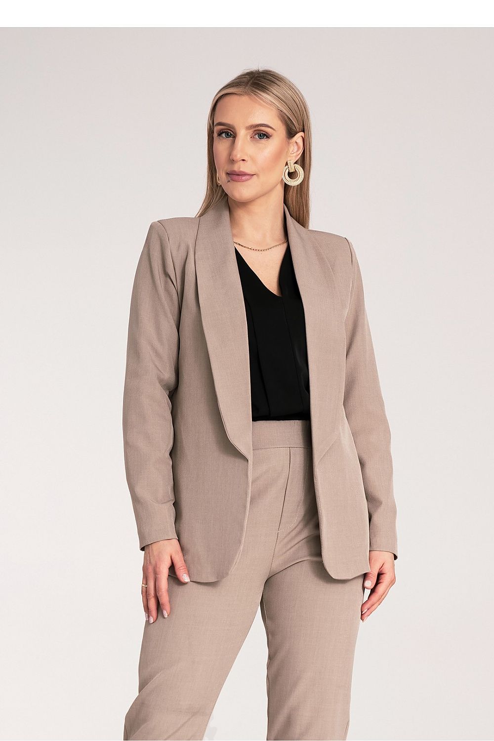 Jakke Figl til dame fra MS StyleHaven, laget av polyester, farge beige, størrelse S/M, med long ermer, perfekt til dress