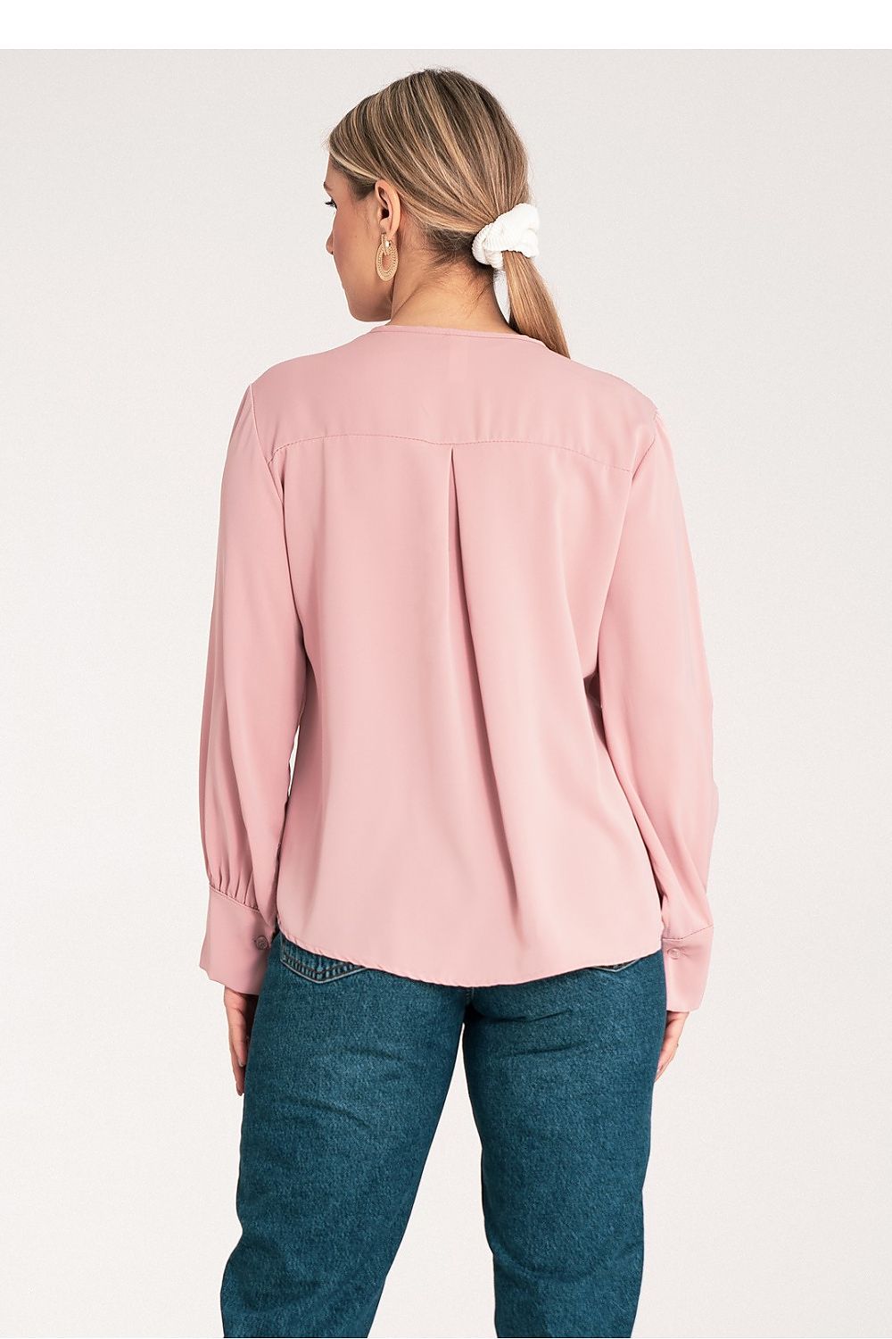 Bluse Figl til dame fra MS StyleHaven, laget av polyester, farge Hvit, størrelse S/M, med long ermer, perfekt til dress