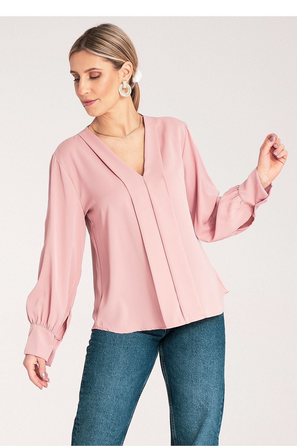 Bluse Figl til dame fra MS StyleHaven, laget av polyester, farge Hvit, størrelse S/M, med long ermer, perfekt til dress