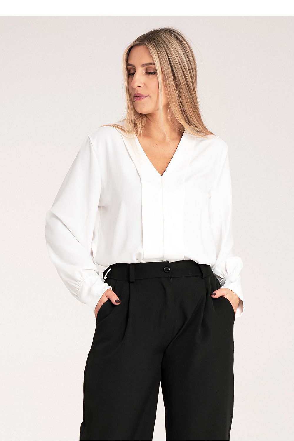 Bluse Figl til dame fra MS StyleHaven, laget av polyester, farge Hvit, størrelse S/M, med long ermer, perfekt til dress