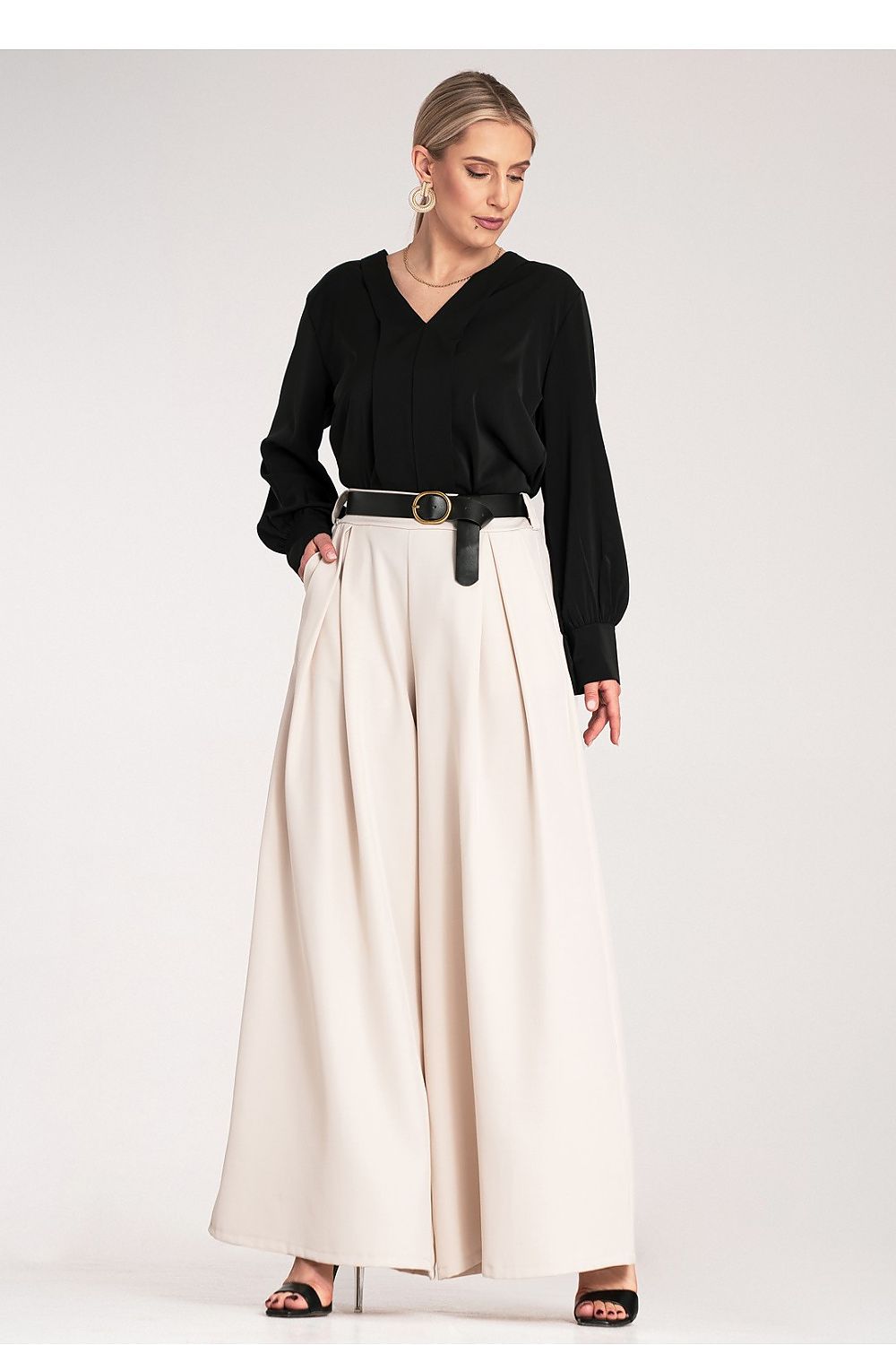 Damebukser Figl til dame fra MS StyleHaven, laget av polyester, farge beige, størrelse S/M, med sleeveless ermer, bukselengde long, perfekt til dress