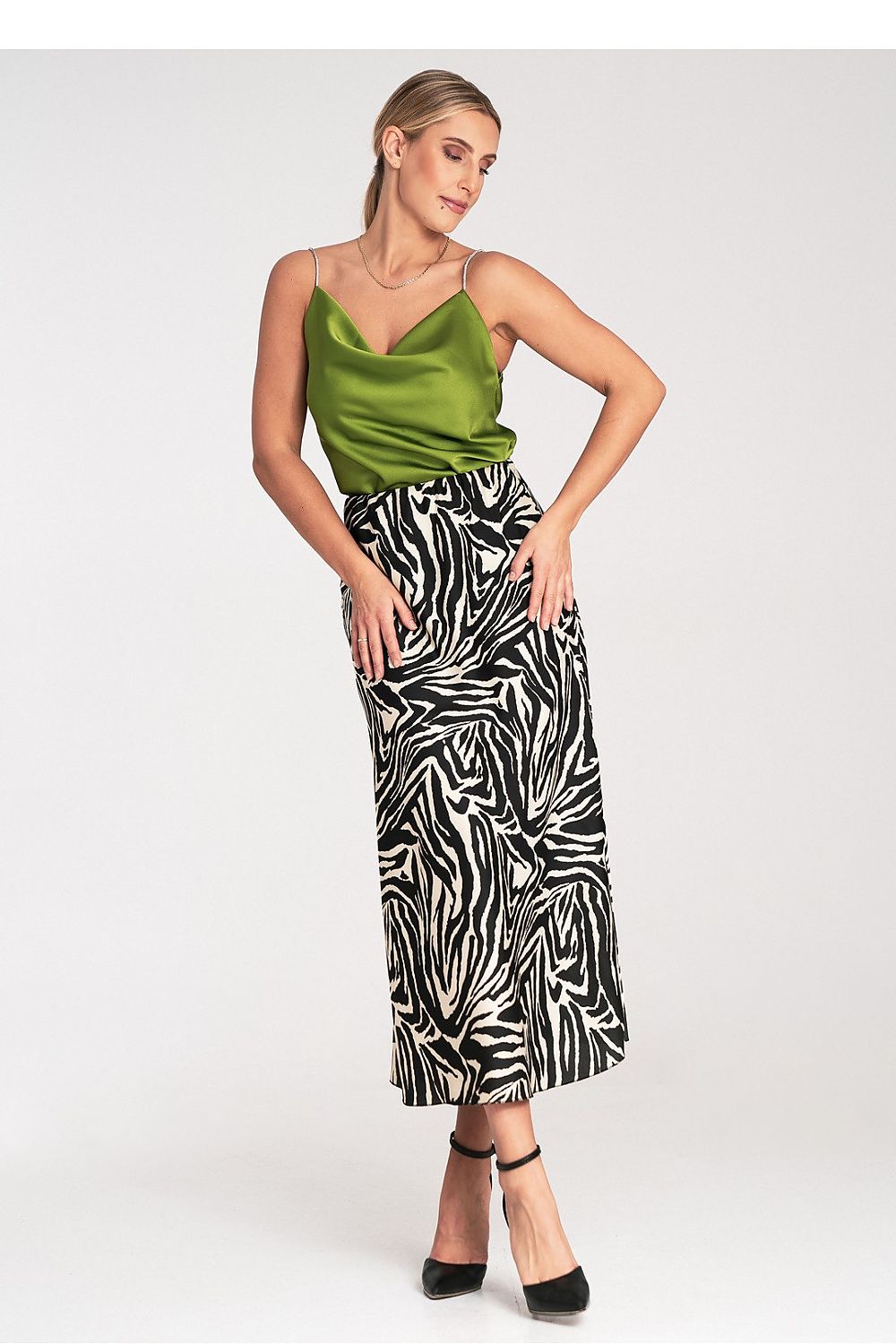 Skjørt Figl til dame fra MS StyleHaven, laget av polyester, farge Flerfarget, størrelse S/M, med long ermer, midi lengde, perfekt til dress