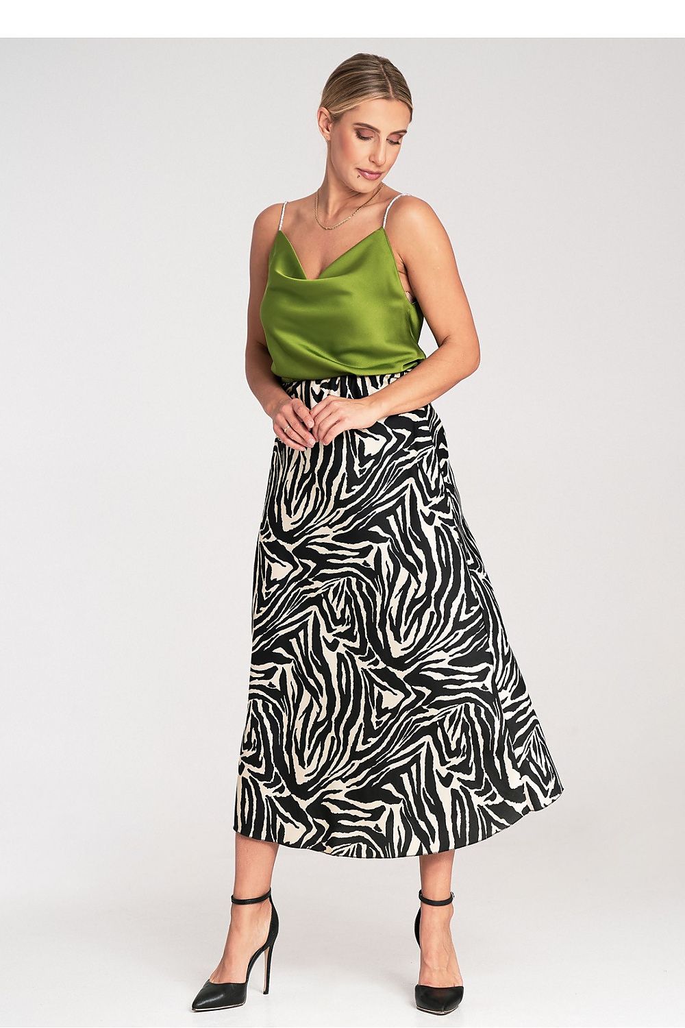 Skjørt Figl til dame fra MS StyleHaven, laget av polyester, farge Flerfarget 2, størrelse S/M, med long ermer, perfekt til dress