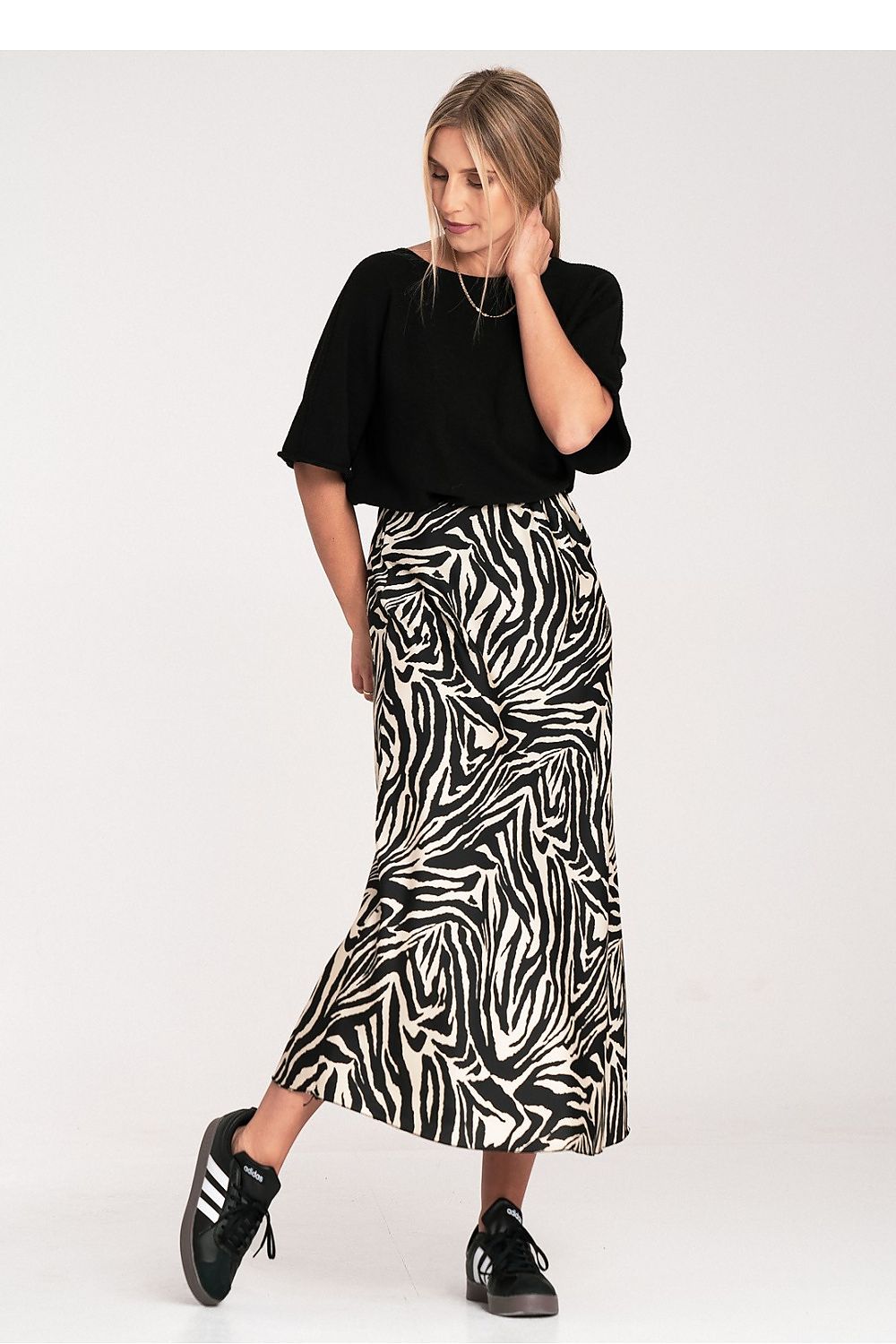 Skjørt Figl til dame fra MS StyleHaven, laget av polyester, farge Flerfarget 2, størrelse S/M, med long ermer, perfekt til dress
