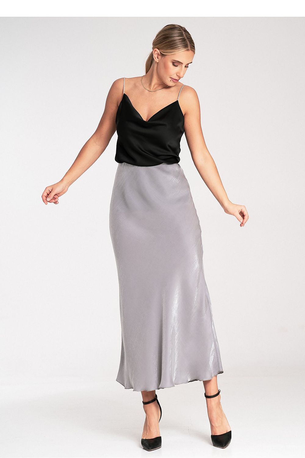 Skjørt Figl til dame fra MS StyleHaven, laget av Viskose; polyester, farge Grå, størrelse S/M, med long ermer, perfekt til dress