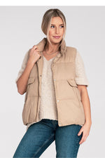 Oppdag vårt utvalg av stilfulle Beige Vest - Figl til dame i ulike størrelser og kvalitetsmaterialer – perfekte til jobb; fritid og alle dager. Rask levering og gode priser hos MS Stylehaven. se mer!