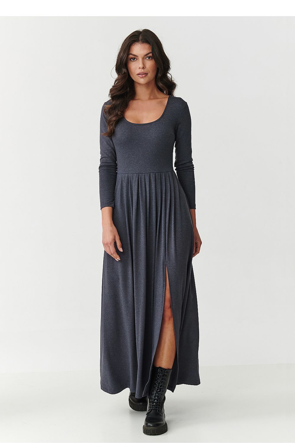 Oppdag vårt utvalg av stilfulle Rød Dagkjole Makadamia til dame i ulike størrelser og kvalitetsmaterialer – perfekte til jobb, fritid og alle dager. Rask levering og gode priser hos MS Stylehaven. se mer!