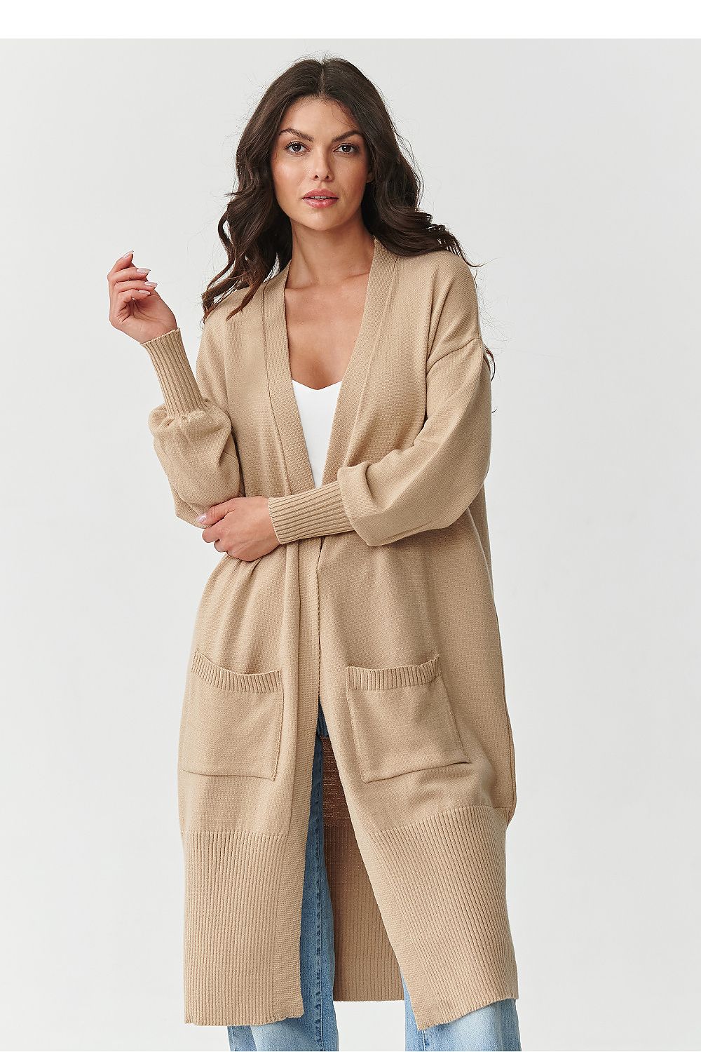 Oppdag vårt utvalg av stilfulle Beige Cardigan Makadamia til dame i ulike størrelser og kvalitetsmaterialer - perfekte til jobb; fritid og alle dager. Rask levering og gode priser hos MS Stylehaven. se mer!