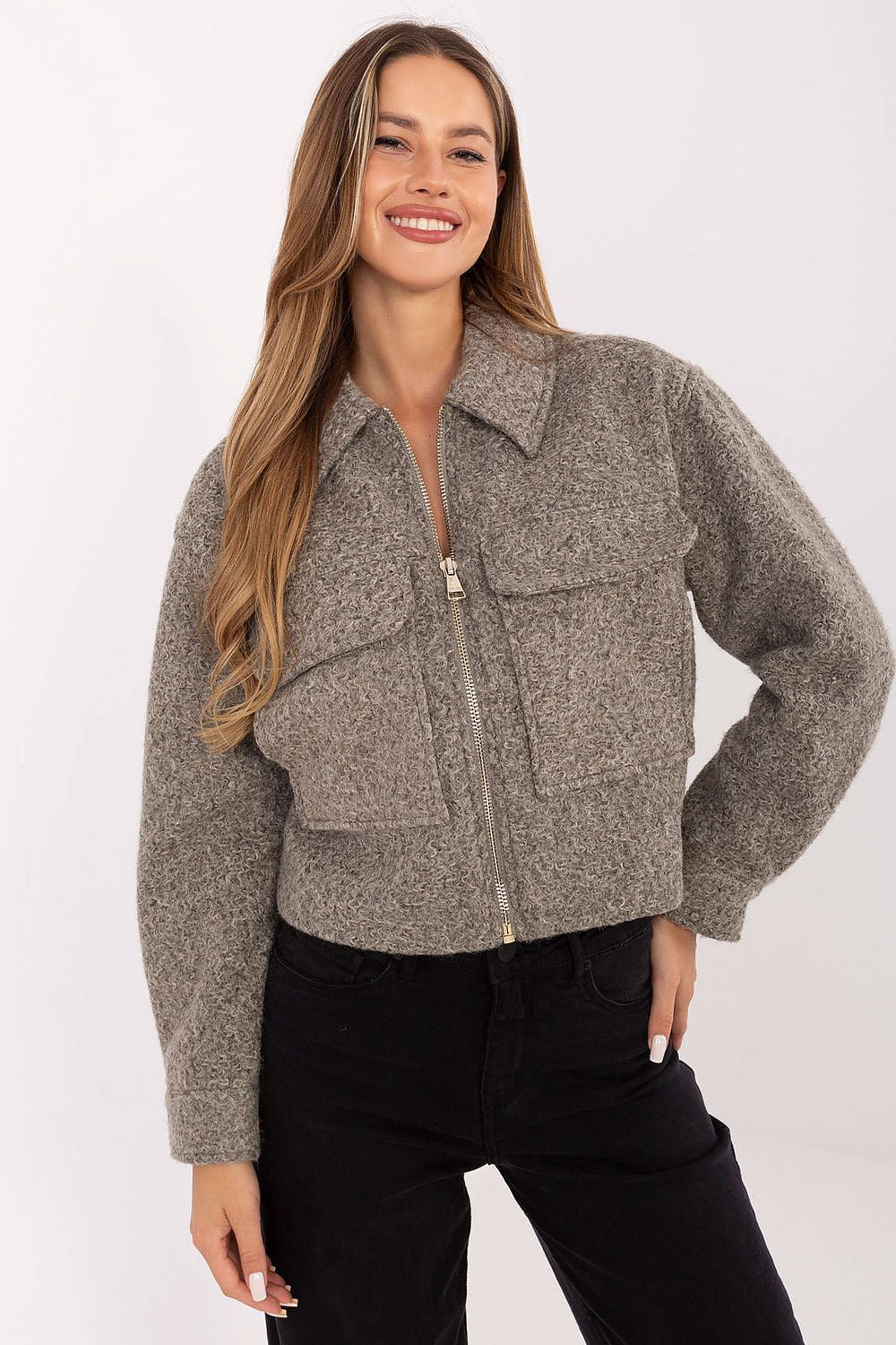 Oppdag vårt utvalg av stilfulle Beige Jakkeundernivå til dame i ulike størrelser og kvalitetsmaterialer – perfekte til jobb; fritid og alle dager. Rask levering og gode priser hos MS Stylehaven. se mer!