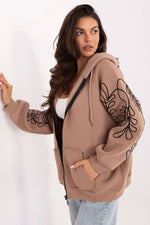 Oppdag vårt utvalg av stilfulle Rød Genser - Relevans til dame i ulike størrelser og kvalitetsmaterialer – perfekte til jobb; fritid og alle dager. Rask levering og gode priser hos MS Stylehaven. se mer!