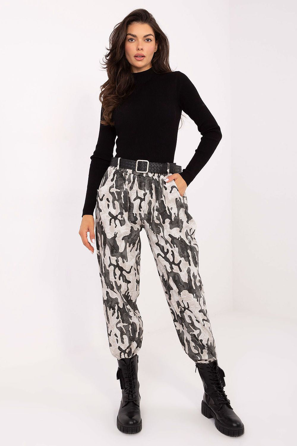  Women trousers model 218437 Italy Moda 