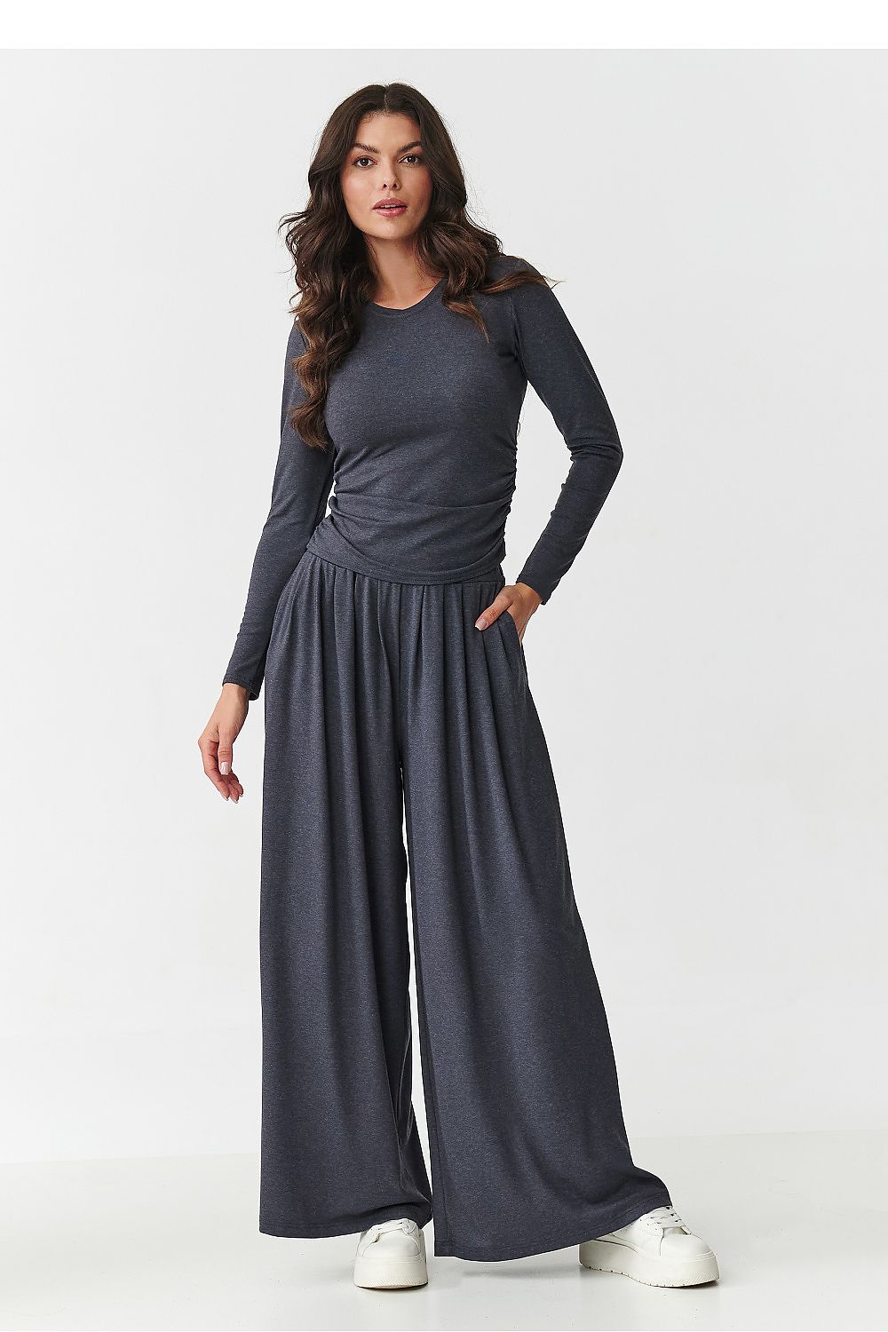 Oppdag vårt utvalg av stilfulle Svart Sett Makadamia til dame i ulike størrelser og kvalitetsmaterialer - perfekte til jobb, fritid og alle dager. Rask levering og gode priser hos MS Stylehaven. se mer!