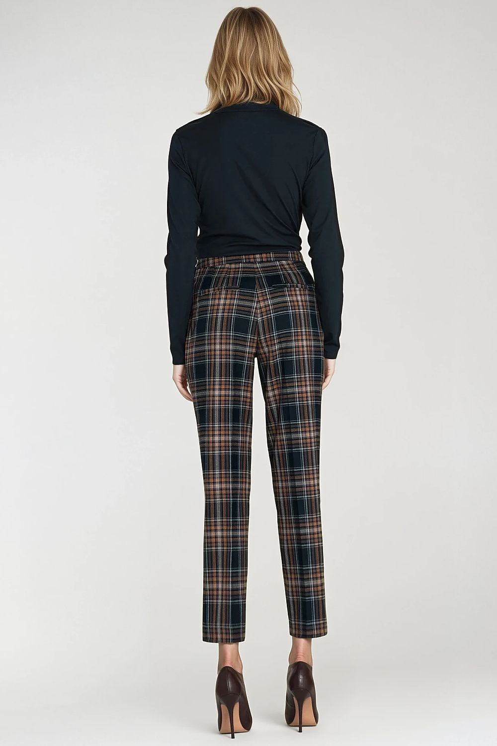  Women trousers model 218895 Nife 