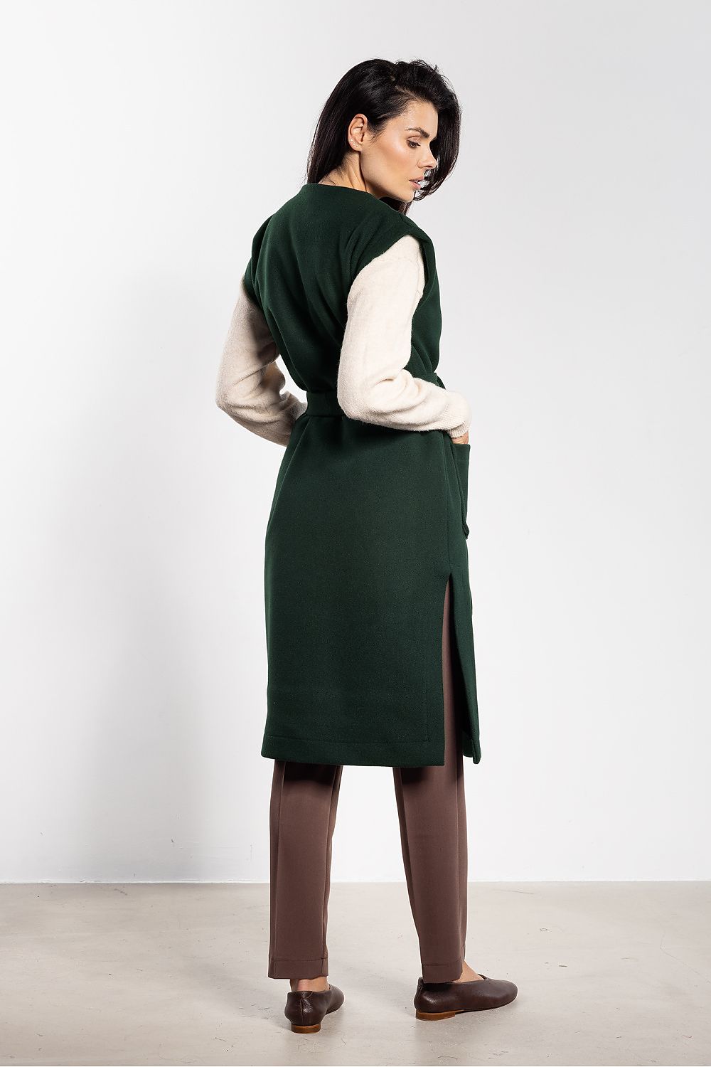 Oppdag vårt utvalg av stilfulle Grønn Vest Awama til dame i ulike størrelser og kvalitetsmaterialer – perfekte til jobb, fritid og alle dager. Rask levering og gode priser hos MS Stylehaven. se mer!