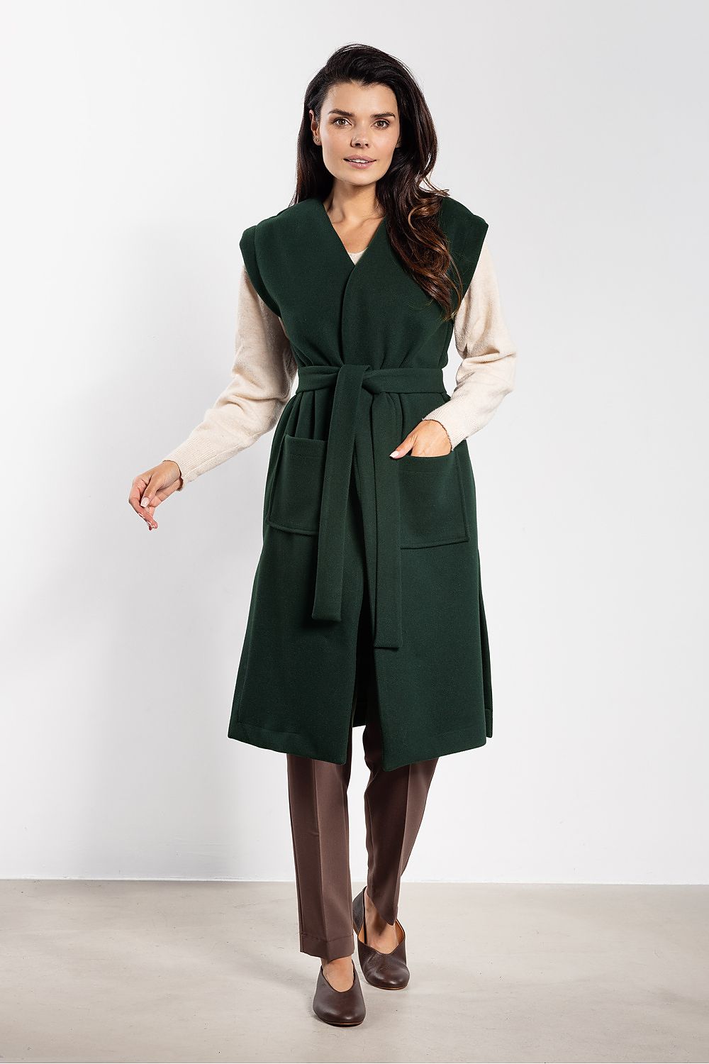 Oppdag vårt utvalg av stilfulle Grønn Vest Awama til dame i ulike størrelser og kvalitetsmaterialer – perfekte til jobb, fritid og alle dager. Rask levering og gode priser hos MS Stylehaven. se mer!