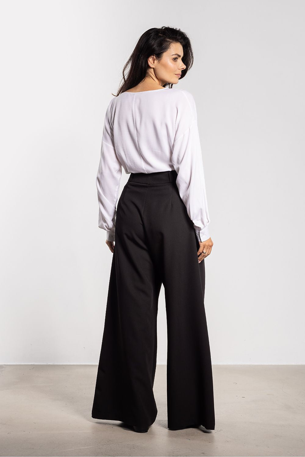 Women trousers model 218989 awama 