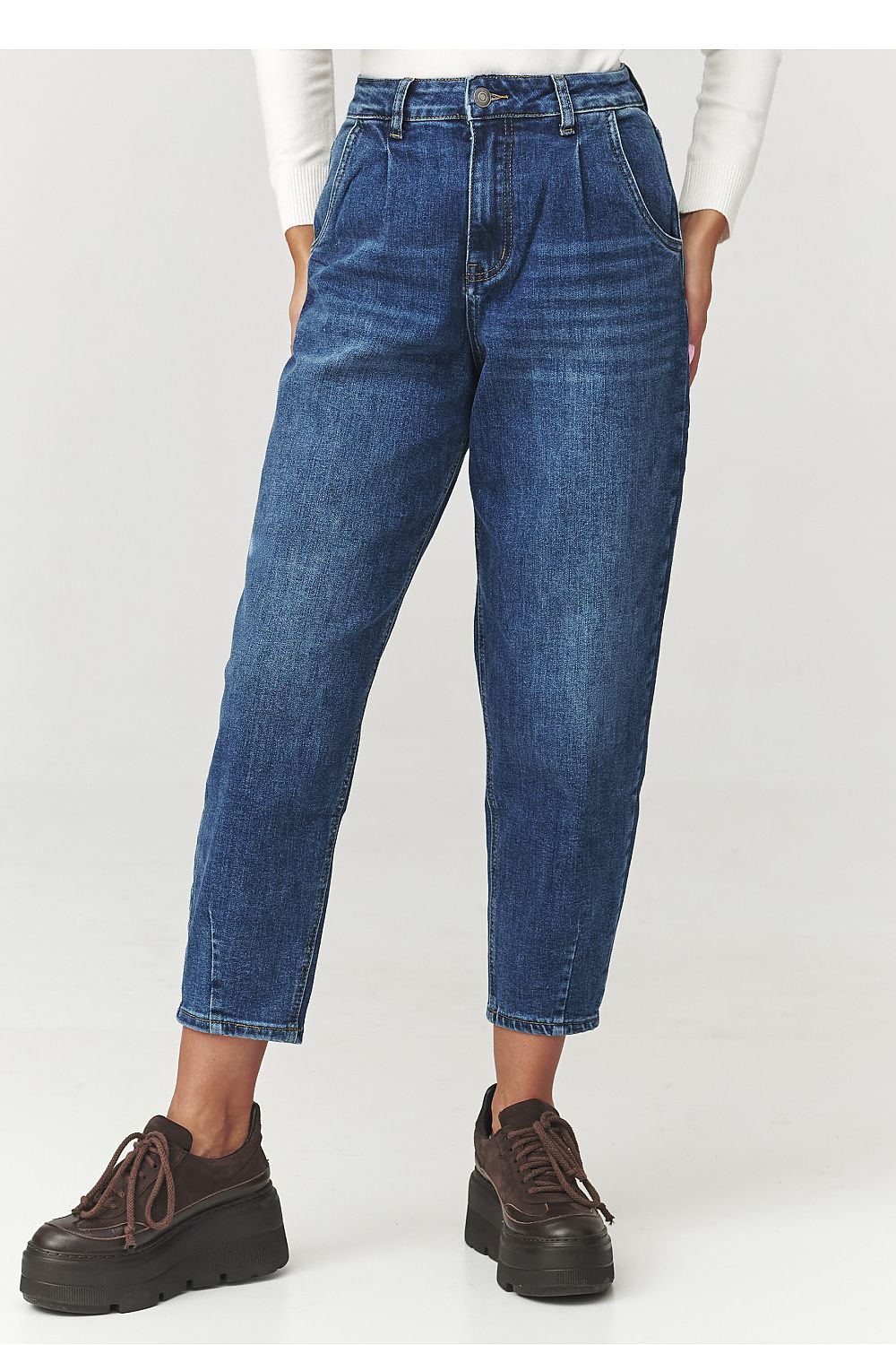 Oppdag vårt utvalg av stilfulle Marineblå Jeans Makadamia til dame i ulike størrelser og kvalitetsmaterialer - perfekte til jobb, fritid og alle dager. Rask levering og gode priser hos MS Stylehaven. se mer!