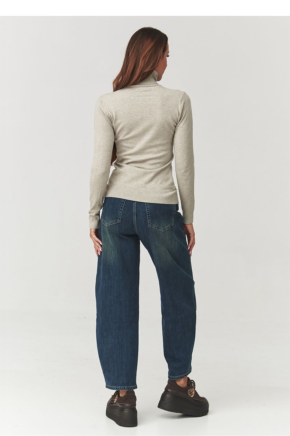 Oppdag vårt utvalg av stilfulle Beige 3 Makadamia-høyhalskrage til dame i ulike størrelser og kvalitetsmaterialer – perfekte til jobb; fritid og alle dager. Rask levering og gode priser hos MS Stylehaven. se mer!