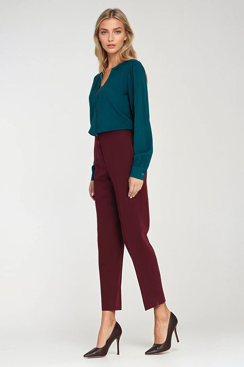  Women trousers model 219766 Nife 