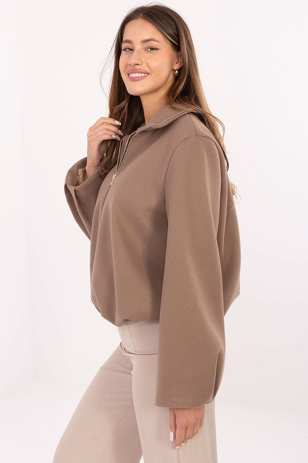 Oppdag vårt utvalg av stilfulle Beige 2 Jakke Rue Paris til dame i ulike størrelser og kvalitetsmaterialer – perfekte til jobb, fritid og alle dager. Rask levering og gode priser hos MS Stylehaven. se mer!