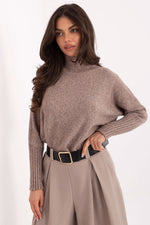 Oppdag vårt utvalg av stilfulle Brun Høyhalset genser Rue Paris til dame i ulike størrelser og kvalitetsmaterialer - perfekte til jobb, fritid og alle dager. Rask levering og gode priser hos MS Stylehaven. se mer!